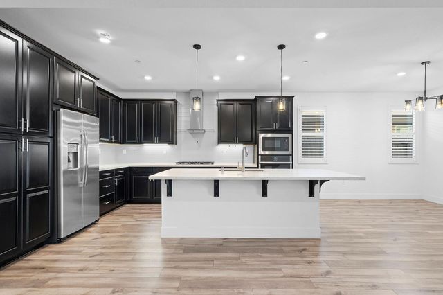 6049 Element Ln, Roseville, CA 95747