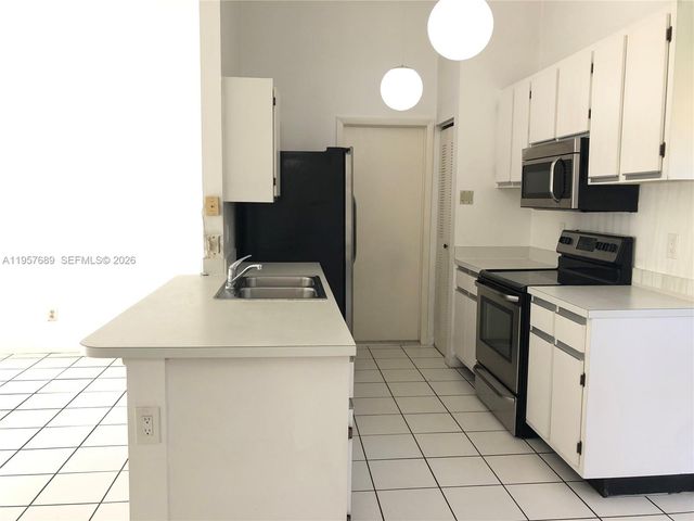 719 SE 3rd Ave 719, Dania Beach, FL 33004