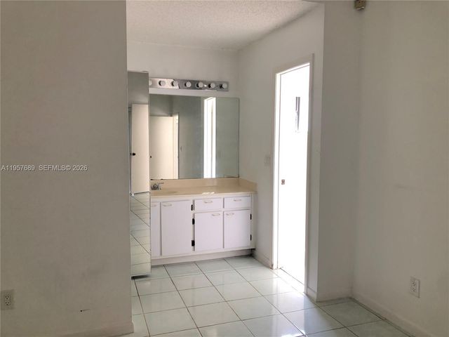 719 SE 3rd Ave 719, Dania Beach, FL 33004