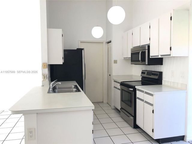 719 SE 3rd Ave 719, Dania Beach, FL 33004