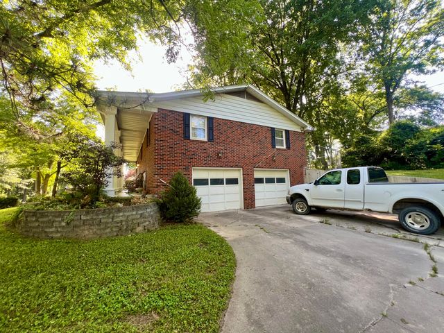 1600 JEFFERSON DR, Boonville, MO 65233