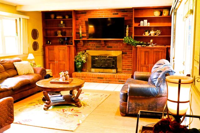 1600 JEFFERSON DR, Boonville, MO 65233