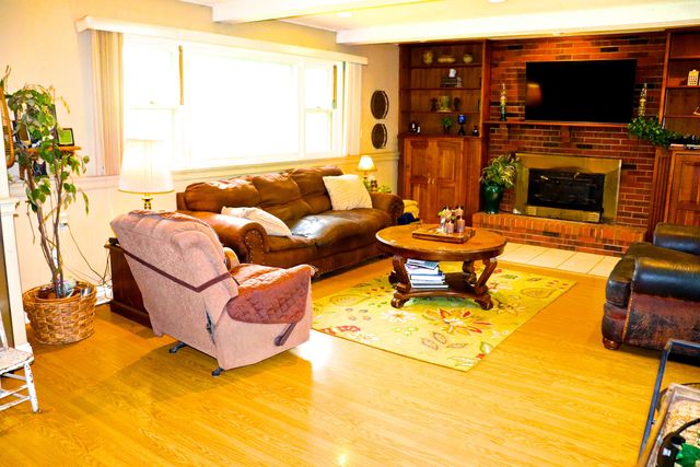 1600 JEFFERSON DR, Boonville, MO 65233