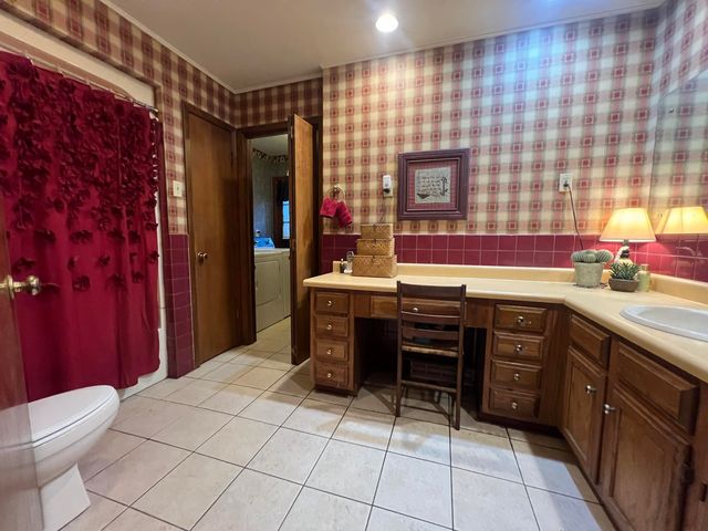 1600 JEFFERSON DR, Boonville, MO 65233