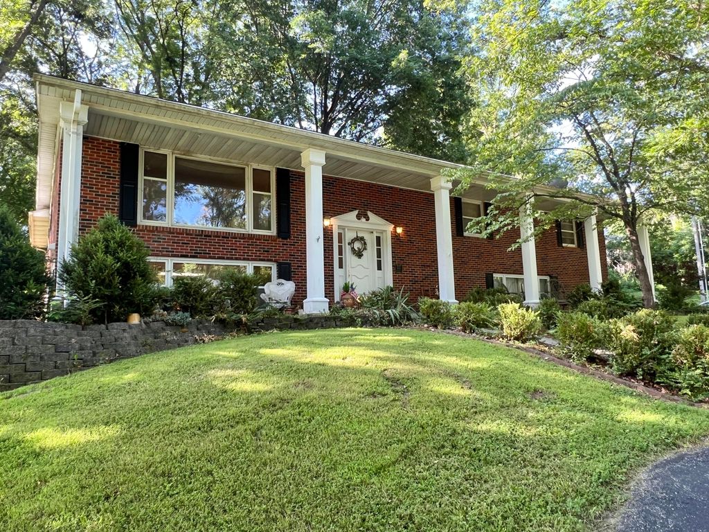 1600 JEFFERSON DR, Boonville, MO 65233