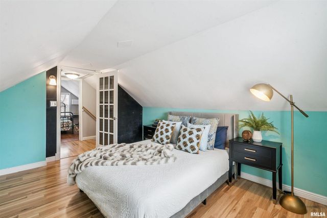 126 S GENESSEE Street, Blue Grass, IA 52726