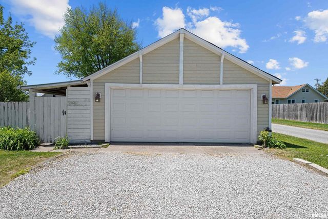 126 S GENESSEE Street, Blue Grass, IA 52726