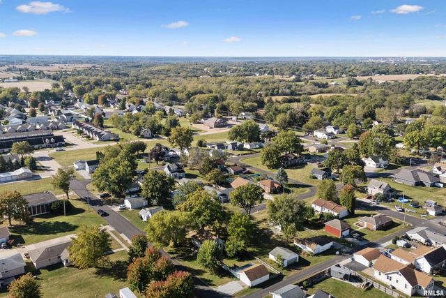 126 S GENESSEE Street, Blue Grass, IA 52726