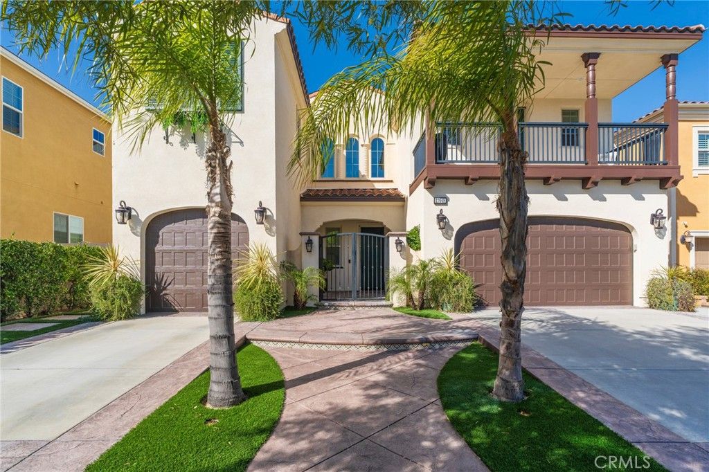 Image 1 of property listing at 27649 Skylark, Saugus, CA 91350