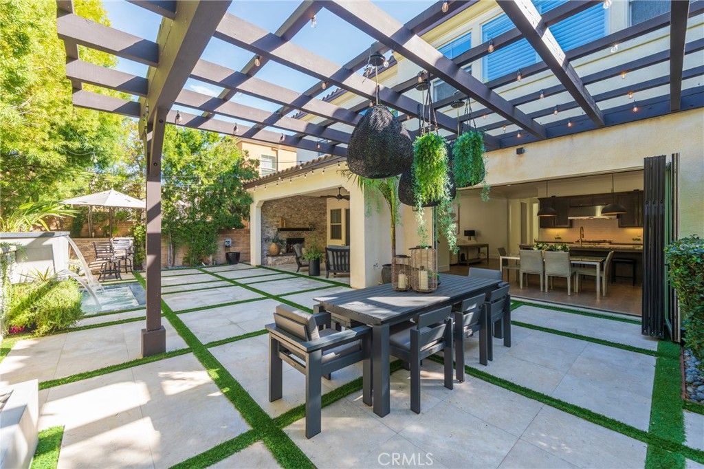 Image 15 of property listing at 27649 Skylark, Saugus, CA 91350