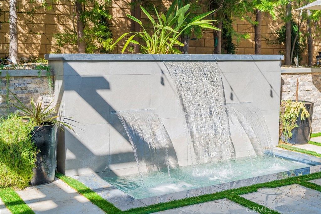 Image 16 of property listing at 27649 Skylark, Saugus, CA 91350