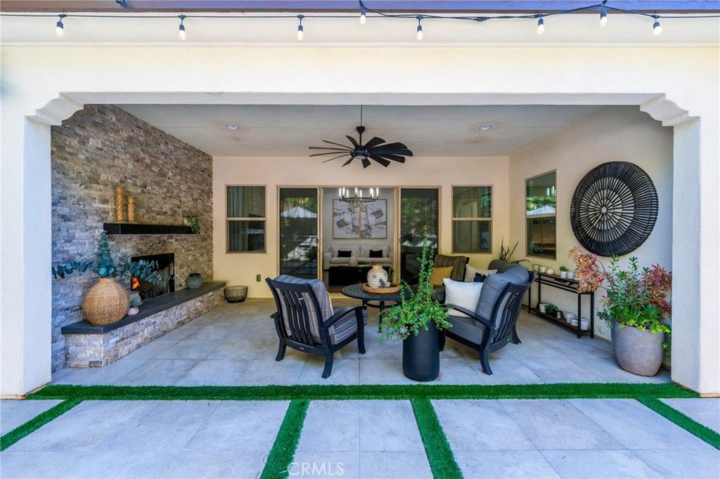 Image 17 of property listing at 27649 Skylark, Saugus, CA 91350