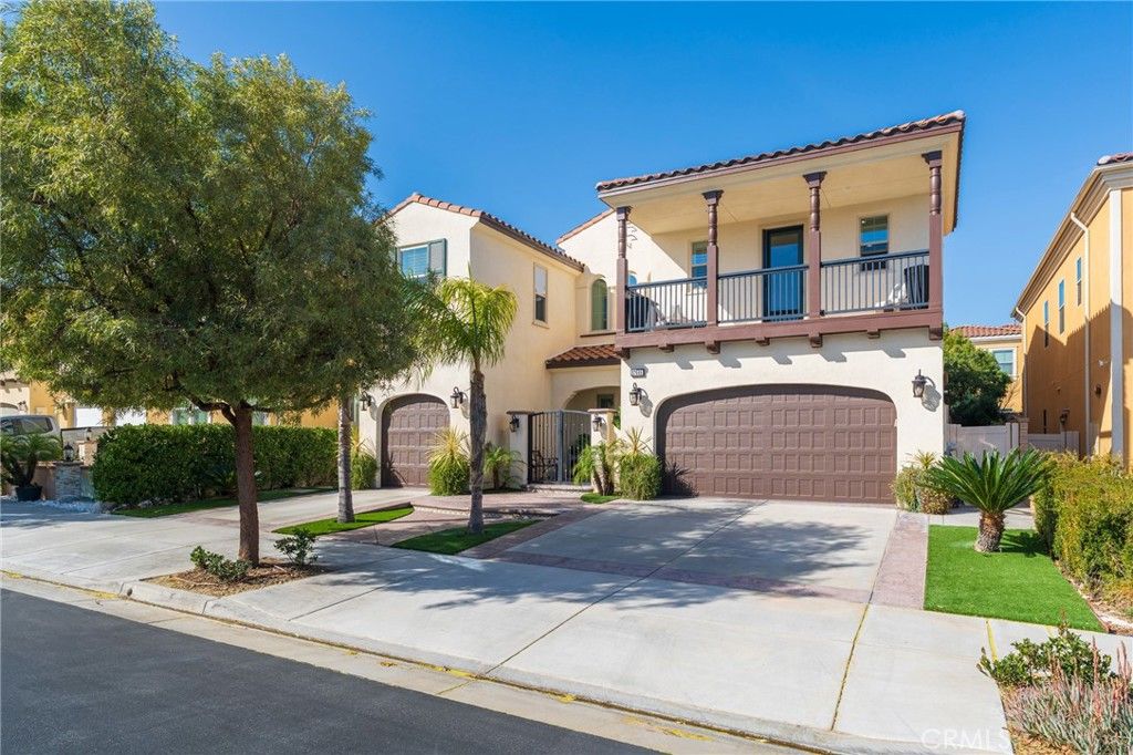 Image 2 of property listing at 27649 Skylark, Saugus, CA 91350