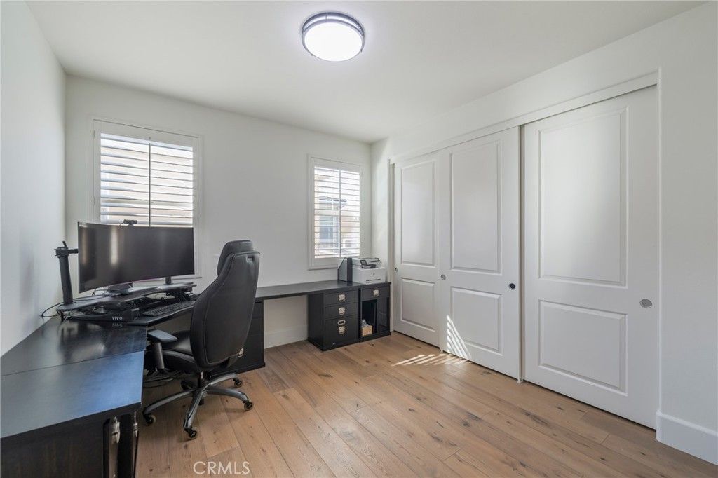 Image 22 of property listing at 27649 Skylark, Saugus, CA 91350