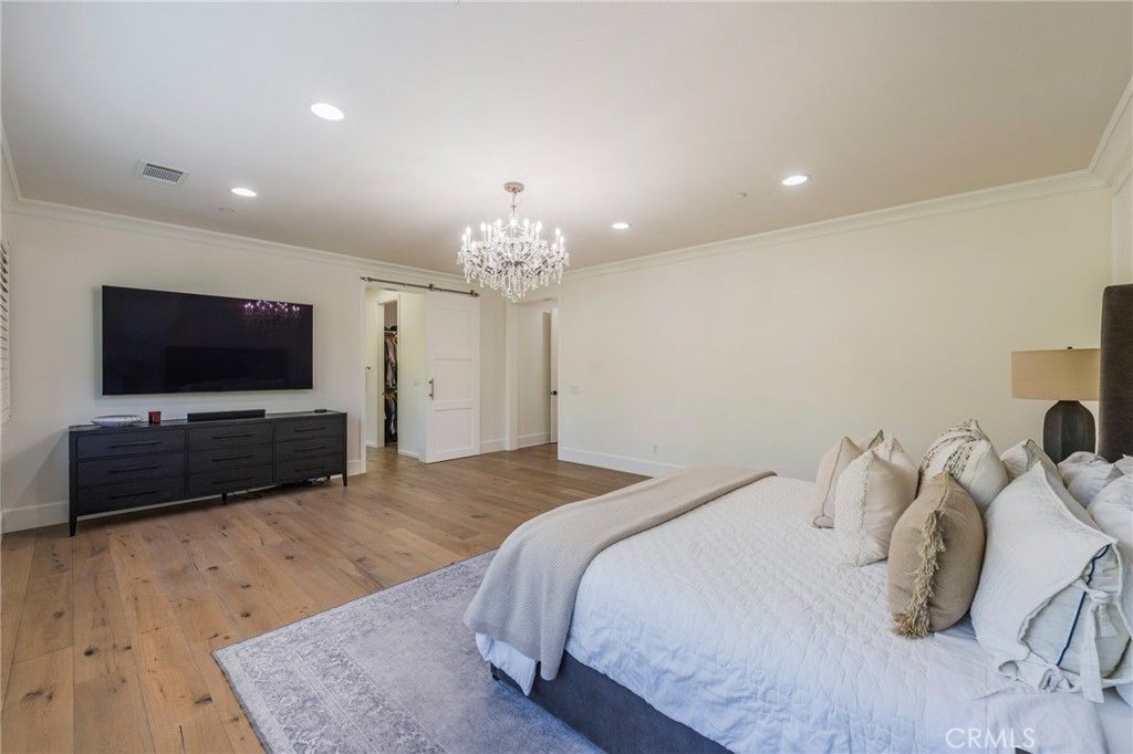 Image 24 of property listing at 27649 Skylark, Saugus, CA 91350