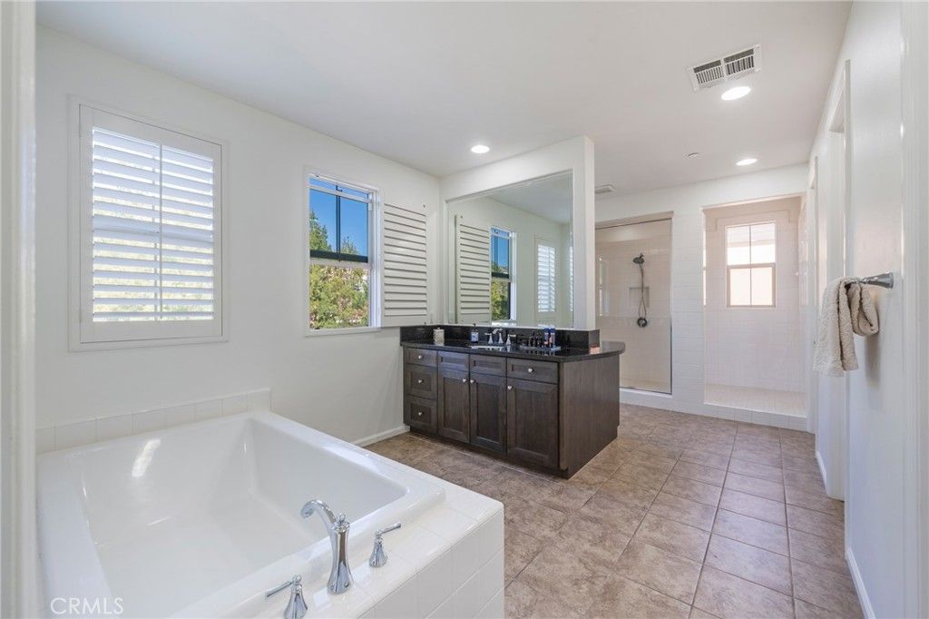 Image 27 of property listing at 27649 Skylark, Saugus, CA 91350