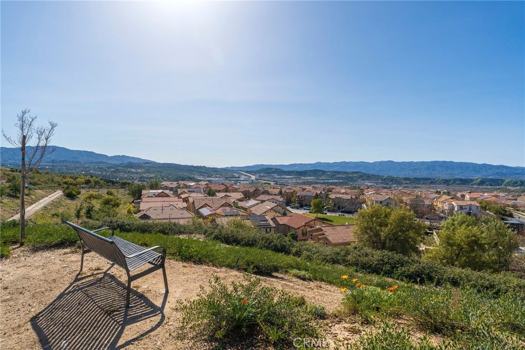 Image 39 of property listing at 27649 Skylark, Saugus, CA 91350