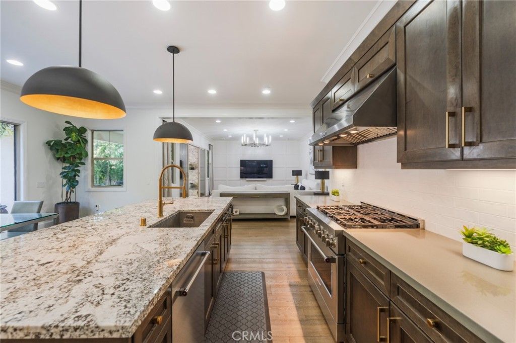 Image 5 of property listing at 27649 Skylark, Saugus, CA 91350