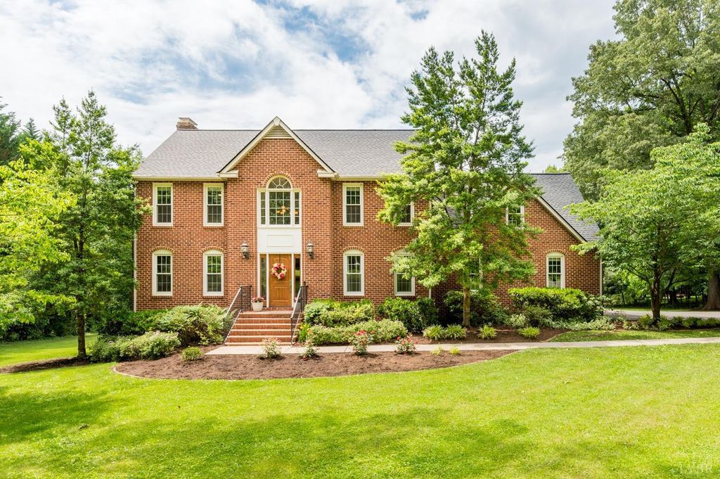 102 Stirling Court, Forest, VA 24551