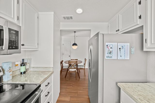 4752 67th St, Sacramento, CA 95820