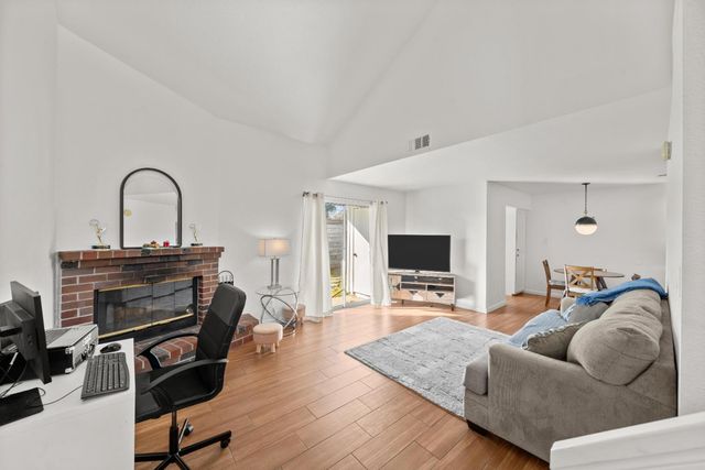 4752 67th St, Sacramento, CA 95820