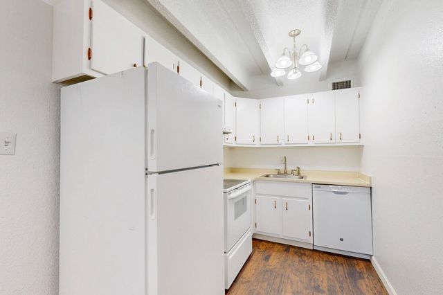 1100 Alvarado Drive SE APT 202, Albuquerque, NM 87108