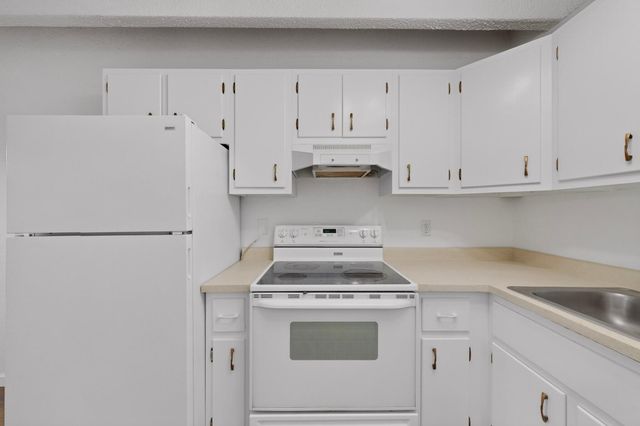 1100 Alvarado Drive SE APT 202, Albuquerque, NM 87108