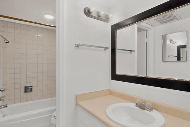 1100 Alvarado Drive SE APT 202, Albuquerque, NM 87108
