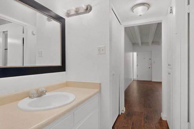 1100 Alvarado Drive SE APT 202, Albuquerque, NM 87108