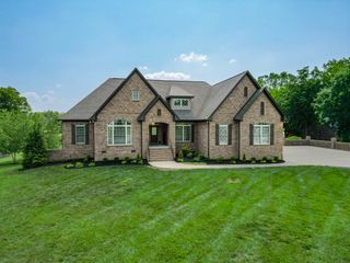 2465 Lakeshore Dr, Spring Hill, TN 37174