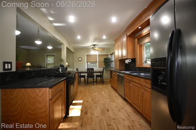 615 Willard Avenue, Rochester Hills, MI 48307