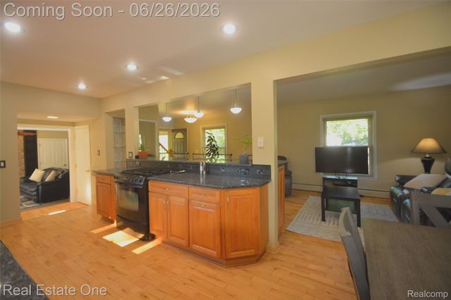 615 Willard Avenue, Rochester Hills, MI 48307