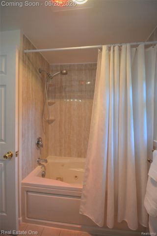 615 Willard Avenue, Rochester Hills, MI 48307
