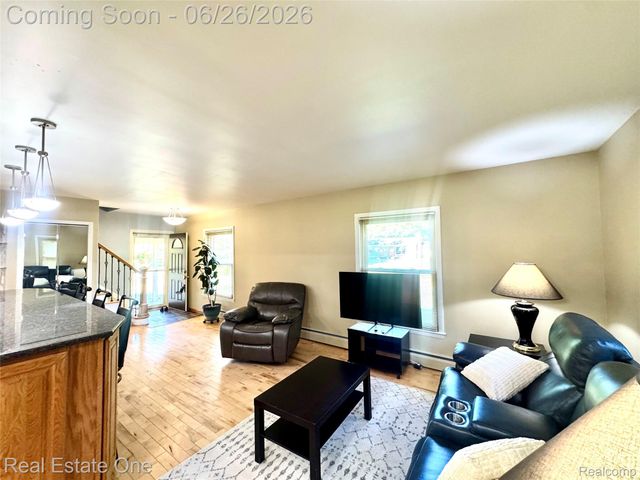 615 Willard Avenue, Rochester Hills, MI 48307