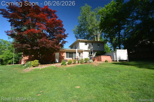 615 Willard Avenue, Rochester Hills, MI 48307
