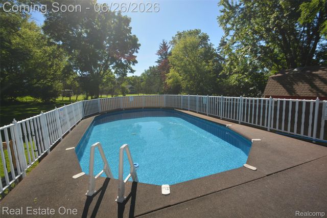 615 Willard Avenue, Rochester Hills, MI 48307