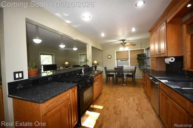 615 Willard Avenue, Rochester Hills, MI 48307