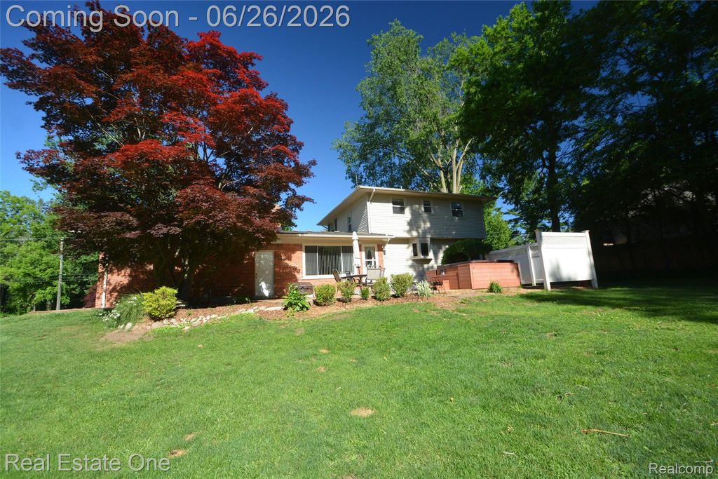 615 Willard Avenue, Rochester Hills, MI 48307