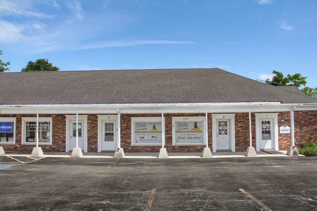 8700 W 95TH Street, Hickory Hills, IL 60457