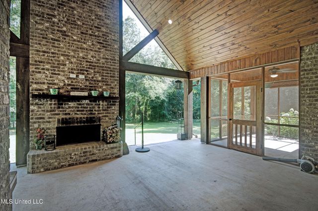 2072 Quail Hill Road, Brandon, MS 39042