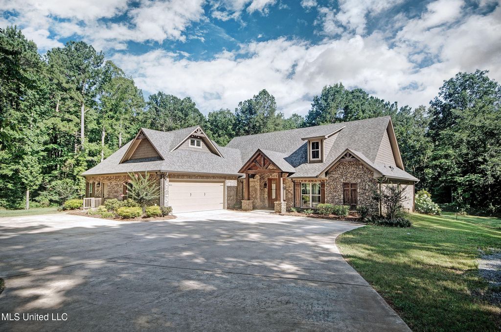 2072 Quail Hill Road, Brandon, MS 39042