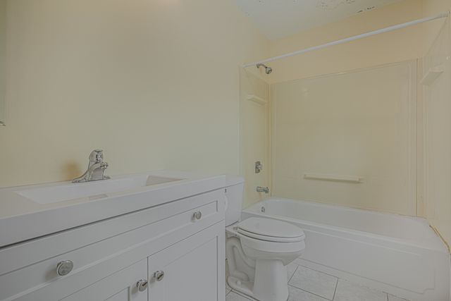 794 Stillwater Court, Lake Zurich, IL 60047