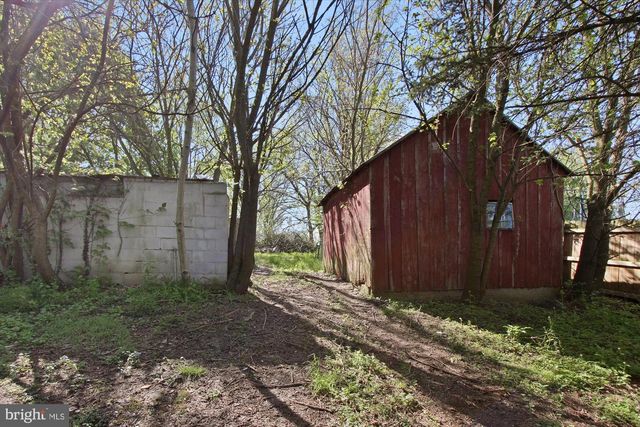 81 MAIN ST, Yorkana, PA 17402