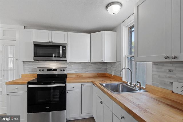 81 MAIN ST, Yorkana, PA 17402