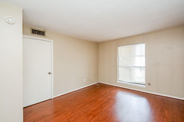 8519 Hearth Boulevard 26, Houston, TX 77054