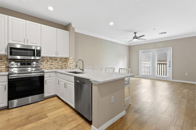 2400 Mccue Road 312, Houston, TX 77056
