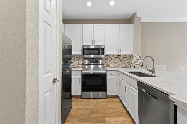 2400 Mccue Road 312, Houston, TX 77056
