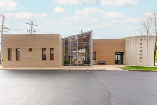11 N Roselle Road, Roselle, IL 60172
