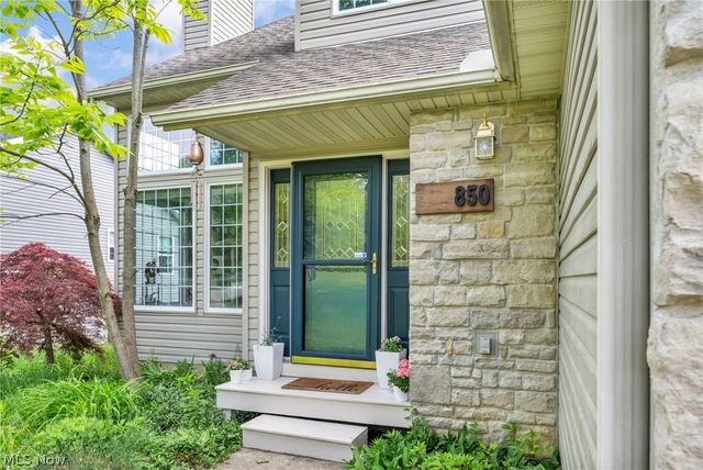 850 Fairway Drive, Howard, OH 43028
