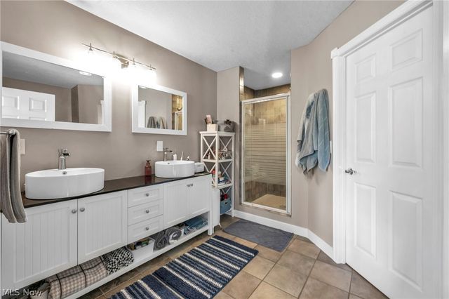 850 Fairway Drive, Howard, OH 43028